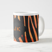Oranje en zwart Zebra monogram Grote Koffiekop (Voorkant rechts)
