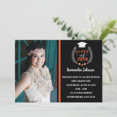 Oranje en zwarte afstudeerfeest uitnodigen kaart (Staand voorkant)