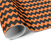 Oranje en zwarte Chevron Stripes Cadeaupapier (Rol Hoek)