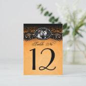 Oranje en zwarte Halloween Skeletons Tafelnummer (Staand voorkant)