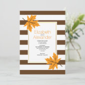 Oranje esdoornbladeren en bruinstroken komen bij h kaart (Staand voorkant)