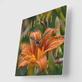 Oranje foto van daglicht en regendruppels vierkante klok (Hoek)