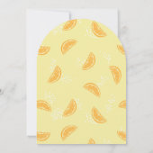 Oranje fruitige verjaardagsuitnodiging kaart (Achterkant)