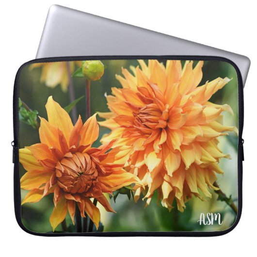 Oranje & Geel Dahlia Garden Flowers Monogram Laptop Sleeve (Voorkant)