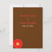 Oranje Gerber Daisy Faux Burlap Wedding Invitation Kaart (Achterkant)