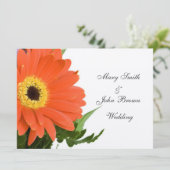 Oranje Gerber Wedding Uitnodiging (Staand voorkant)