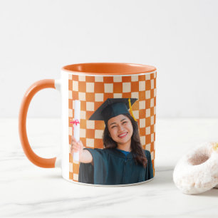 Oranje geruite gepersonaliseerde portret afstudeer mok
