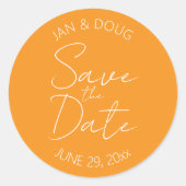 Oranje gestileerde bruiloft Save the Date Ronde Sticker (Voorkant)
