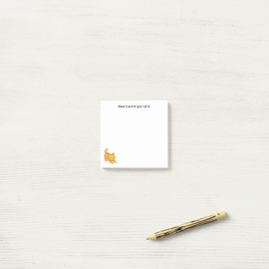 Oranje gestreepte kat met aangepaste tekst post-it® notes (Op bureau)