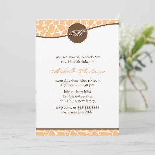 Oranje Giraffe Pattern Birthday Kaart (Staand voorkant)