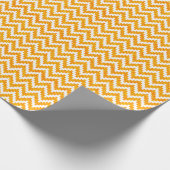 Oranje glitter en wit Ikat Chevron Pattern Cadeaupapier (Hoek)
