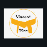 Oranje gordel voor krijgskunst briefkaart<br><div class="desc">Het Briefkaart Martial Arts Oranje Belt kan gepersonaliseerd zijn en bedrukt worden met de naam van uw artiest en het jaar van hun prestatie. Deze aangepaste sportkaart biedt een orangebelt-ontwerp met een witte achtergrond.</div>