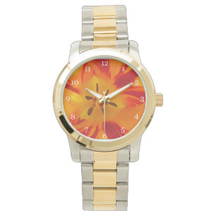oranje, gouden buikbloemmacro, afbeelding dicht bi horloge