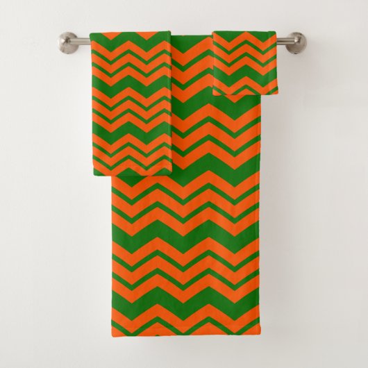 Oranje Groene Chevron Zigzag Ontwerp Bad Handdoek (Insitu)