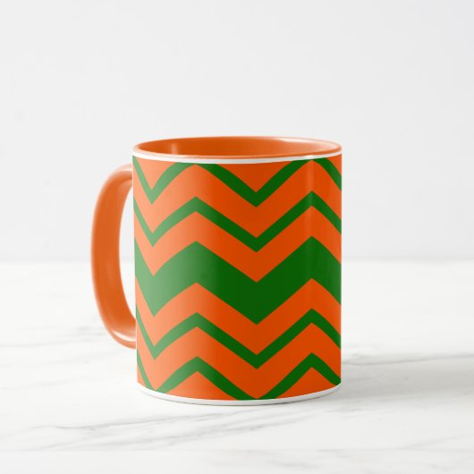 Oranje Groene Chevron Zigzag Ontwerp Mok (Voorkant links)