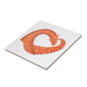 Oranje hartdraak op wit tegeltje (Zijkant)