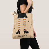 Oranje heksenpoten en spinnen met naam Halloween Tote Bag (Dichtbij)
