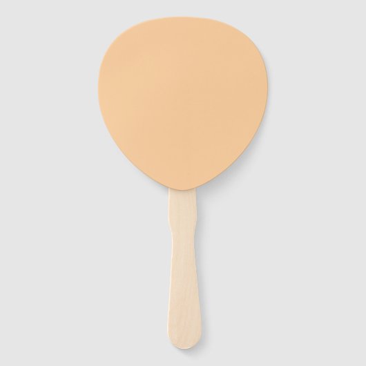 Oranje hibiscus bloem op een handheld ventilator handwaaier (Achterkant)