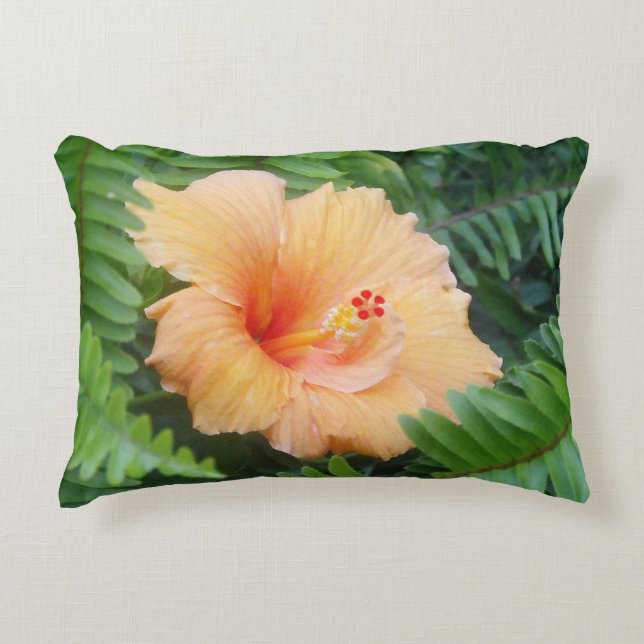 Oranje Hibiscus Flower met Ferns Accent Kussen (Voorkant)