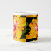 Oranje Hibiscus Side Uitzicht Grote Koffiekop (Voorkant)