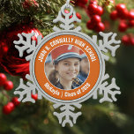 Oranje High School Marching Band Fotocadeau Tin Sneeuwvlok Ornament<br><div class="desc">Deze coole op maat gemaakte middelbare school marching band foto is voorzien van witte typografie van uw team en de naam van de speler op een oranje kerst ornament souvenir cadeau. Personaliseer je met de foto van je student en het schooljaar als een trotse ouder. Een moeder en vader kunnen...</div>