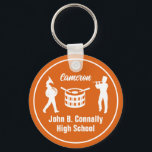 Oranje High School Marching Band gepersonaliseerd Sleutelhanger<br><div class="desc">Deze coole aangepaste oranje middelbare school marching band sleutelhanger is voorzien van witte typografie van uw spelersnaam onder de drums. Een geweldige sleutelhanger voor studentenmuzikanten.</div>