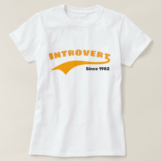 Oranje Introvert Typografie Swoosh Aangepaste datu T-shirt (Design voorkant)