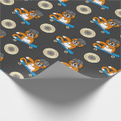 Oranje kat op de Cartoon van het skateboard Cadeaupapier (Hoek)