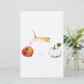 Oranje kat tussen pompoenen briefpapier (Staand voorkant)