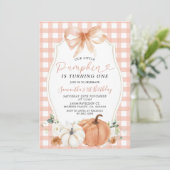 Oranje Kleine Pompoen Herfst Gingham Eerste Verjaa Kaart (Staand voorkant)