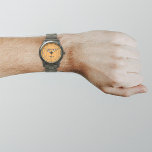 Oranje kleur Zakelijk Merk op Mannen Horloge<br><div class="desc">Uw zakelijke logo op oranje kleurenachtergrond op mannen horloge. Accessoire dat u in uw promotieproducten, weggeefartikelen of geschenken aan uw klanten of klanten kunt opnemen om uw bedrijf te adverteren of om uw merk te promoten. horloge dat u uw bedrijf logo kunt zetten om naamsbekendheid op te bouwen. Controleer het...</div>
