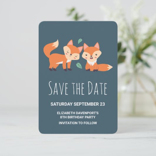 Oranje koskoeienvangers op zaterdag save the date (Staand voorkant)