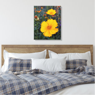 Oranje kosmos op voorgrondfoto canvas afdruk