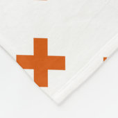 Oranje kruisstiften op wit fleece deken (Hoek)