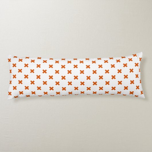 Oranje kruisstiften op wit lichaamskussen (Achterkant)