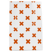 Oranje kruisstiften op wit medium cadeauzakje (Voorkant)