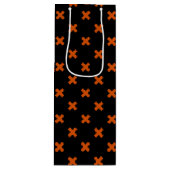 Oranje kruisstiften op zwart wijn cadeautas (Voorkant)
