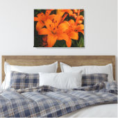 Oranje lelies gewikkeld doek canvas afdruk (Insitu (Slaapkamer))