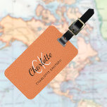 Oranje leren monogram naam bagagelabel<br><div class="desc">Oranje faux lederen print als achtergrond. Personaliseer en voeg uw voornaam,  monogramletters en volledige naam op de voorzijde toe. Uw contactgegevens op de achterkant. Zwarte tekst.</div>