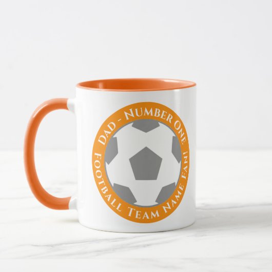 Oranje – Levendig en Speels Voetbal Vader Mok (Links)