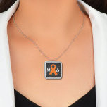 Oranje lint: MS-bewustzijn Zilver Vergulden Ketting<br><div class="desc">Een gestileerde afbeelding van het woord MS en een oranje lint symboliseren het bewustzijn en de ondersteuning van multiple sclerose. Perfect cadeau voor een multiple sclerose vechter.</div>