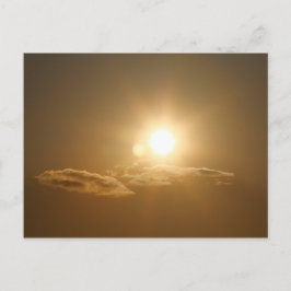 Oranje lucht met zon en wolken briefkaart