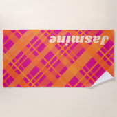 Oranje magenta plaid patroon aangepaste naam strandlaken (Voorkant)