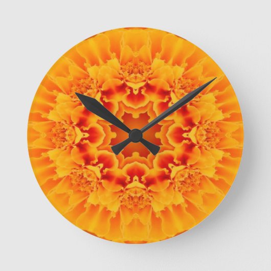 Oranje Marigold Mandala Ronde Klok (Voorkant)