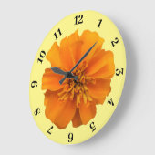 Oranje Marigold op gele achtergrond Grote Klok (Hoek)