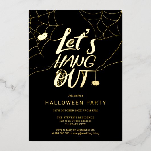 Oranje moderne Halloween spin hanteert script Folie Feestdagenkaart (Voorkant)