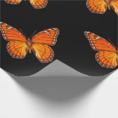 ORANJE MONARCH BUTTERFLES OP ZWARTE KLEUR CADEAUPAPIER (Hoek)