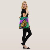 Oranje monarch vlinder foto paarse bloem chic tote bag (Op model)