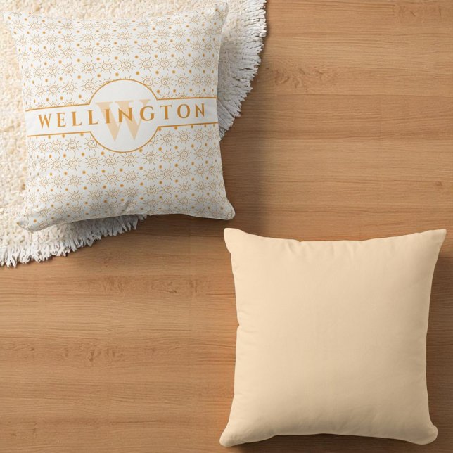 Oranje monogram afgetekende zon kussen (Front and back monogram matching color back)
