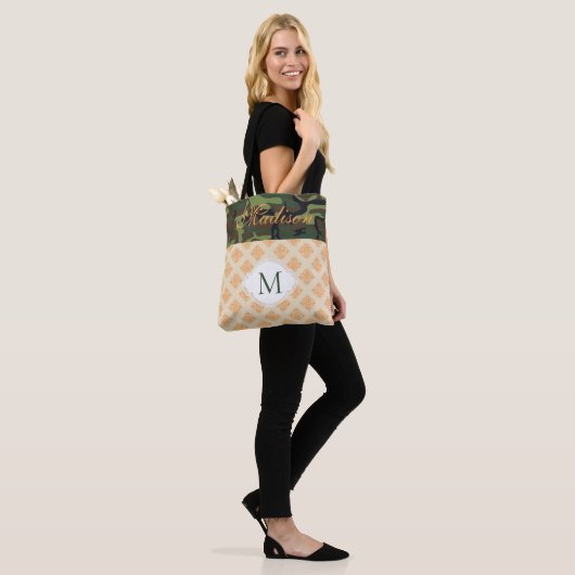 Oranje monogram Camouflage Damask Trendy Initiaal Tote Bag (Op model)